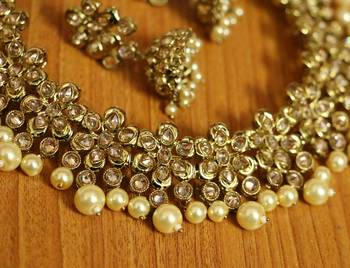 White Pearl Necklace Sets 3