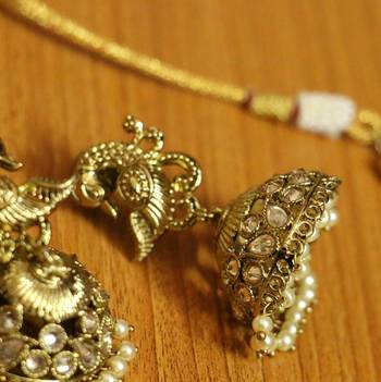 White Pearl Necklace Sets 4