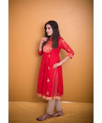 red chanderi work kurta with golden yoke 2