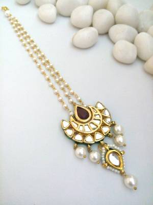 White Maroon Kundan Maang Tikka 2