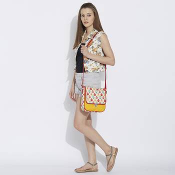 Haqeeba Casual Women Yellow Bugs Printed Sling Bag 5
