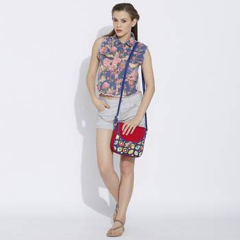 Haqeeba Casual Women Red Geometric Printed Sling Bag 5