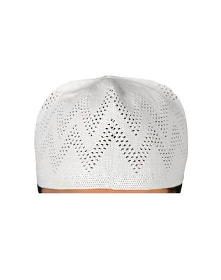 white islamic prayer cap with dotted zig zag pattern 1