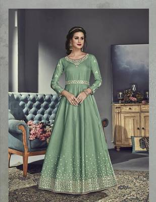 Green embroidered silk salwar with dupatta 2