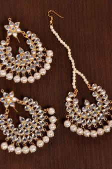 Gold Plated Off-White Pearled Kundan Embellished Dangler Earrings cum Tikka Set for Women