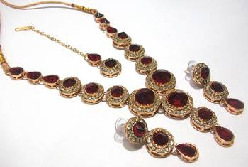 Maroon Color Stone Round Necklace set 2