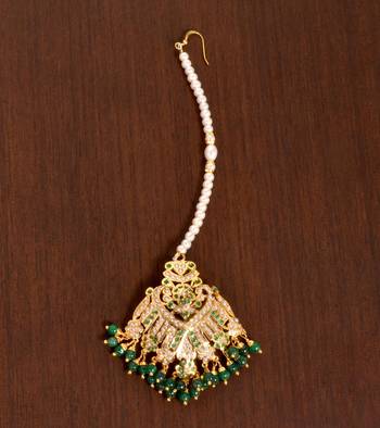 Emerald Embellished Gold Plated Jadau Maang Tikka 1