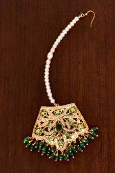Emerald Embellished Gold Plated Designer Jadau Maang Tikka