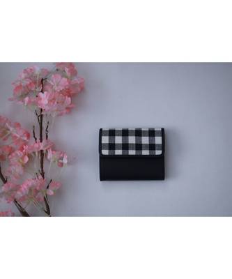 Black checks wallet 1