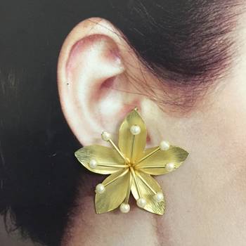 Gold earrings 1