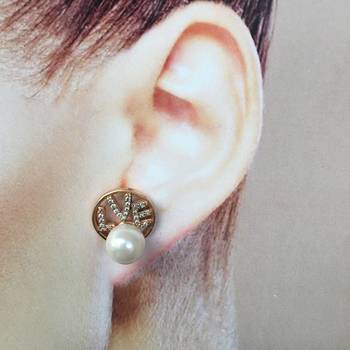 Gold earrings 2
