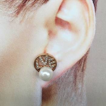 Gold earrings 3