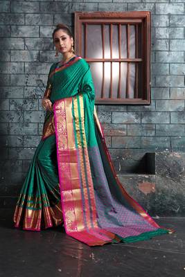 Green woven art silk saree with blouse 3