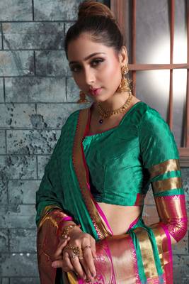 Green woven art silk saree with blouse 5