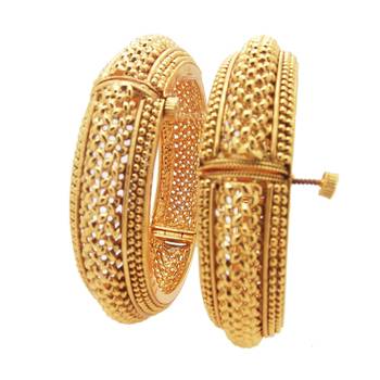 Gold bangles-and-bracelets 3