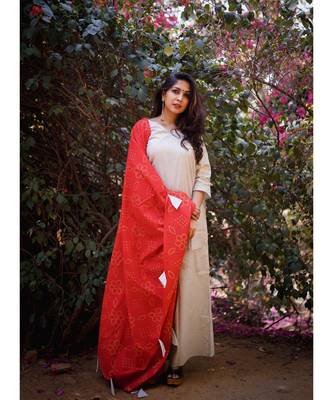 off-white kurt set with bandhej dupatta 1
