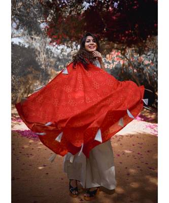 off-white kurt set with bandhej dupatta 4