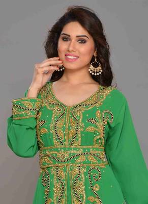 Green embroidered georgette islamic kaftans With Sun-proof hijab 2