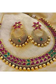 Multicolor necklaces