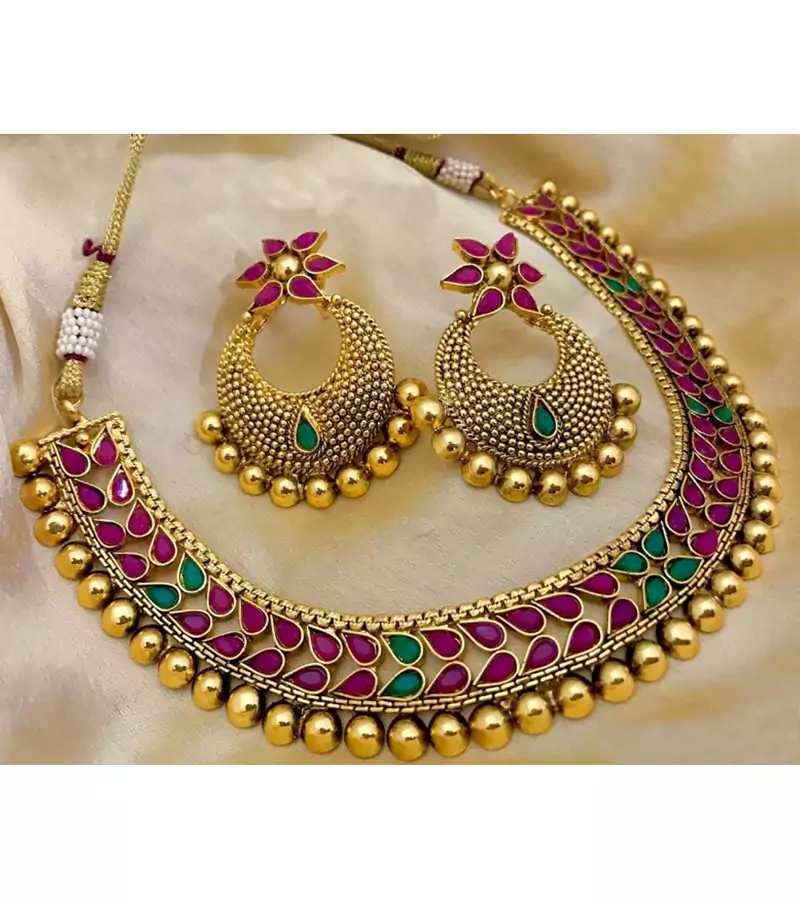 Multicolor necklaces