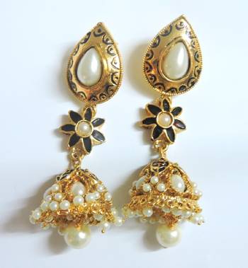 Golden Pearl Earrings 1
