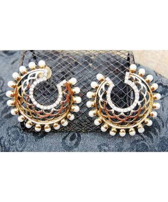 Golden Filigree Stud Earrings 1