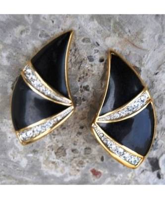 Diamond Embeded Black Stud Earrings 1