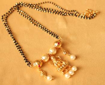 DIVINE GOLD TONE LAKSHMI MANGALSUTRA- dj12031 1