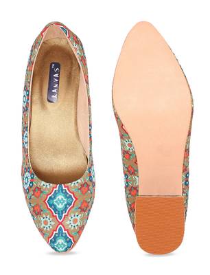 Women Green Ethnic Printed Block Heels 1