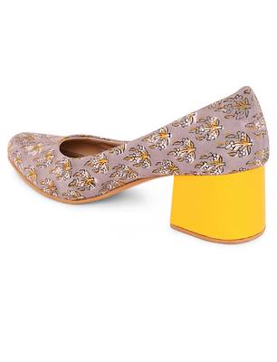 Women Grey Ethnic Printed Block Heels 2