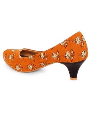 Women Yellow Ethnic Printed Kitten Heels 3