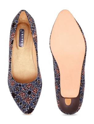 Women Blue Ethnic Printed Kitten Heels 1