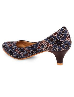 Women Blue Ethnic Printed Kitten Heels 3
