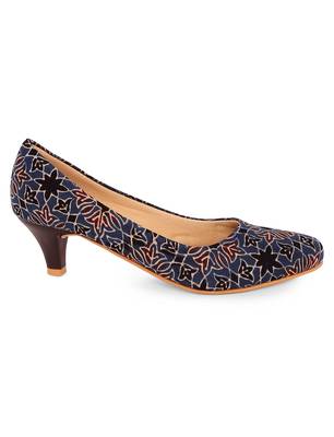 Women Blue Ethnic Printed Kitten Heels 4