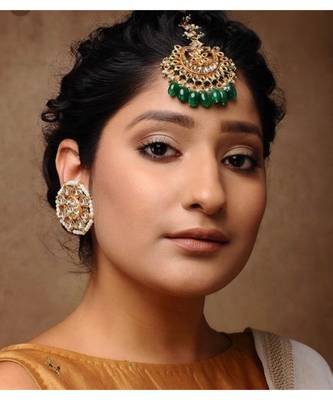 Emerald Kundan Teeka With Earrings 1