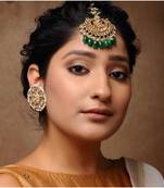 Emerald Kundan Teeka With Earrings