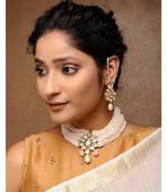 Kundan Choker In Pearl With Earrings