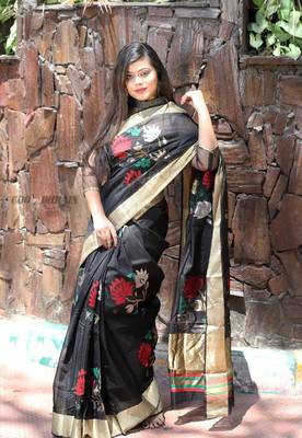 Black hand woven pure organza saree with blouse 1