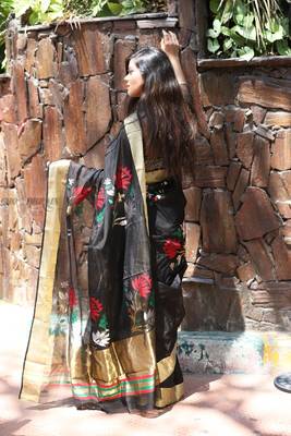 Black hand woven pure organza saree with blouse 3