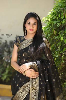 Black hand woven chanderi saree with blouse 2