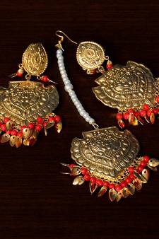 Traditional Look Red Beaded and Leafy Dangler Earrings cum Maang Tikka