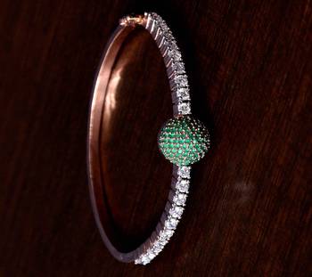 Rose gold plated emerald stone and diamond embellished light weight bracelet 2