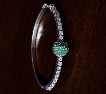 Rhodium plated emerald stone and diamond embellished light weight bracelet 2