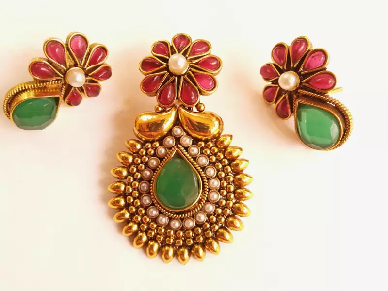 Gorgeous Multi-Color Pendant Set