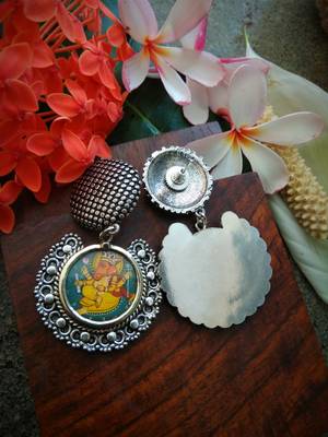 Lotus Ganpati Round Photo Frame Germansilver Ear Studs 2