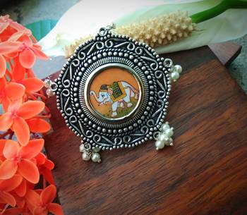 Engraved Photoframe Airavat Finger Fing With Pearl Beads Around It 1