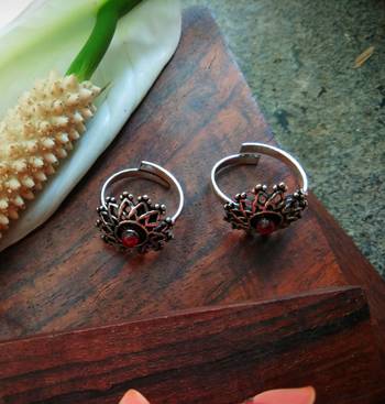 Red Stone Toe Rings 2