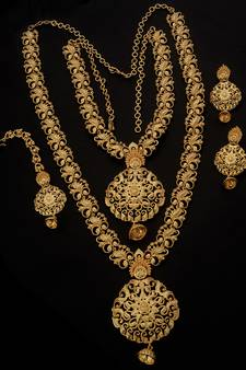 Gold necklace sets