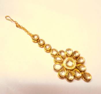Gold Kundan Maang Tikka 1