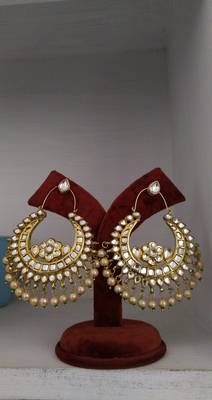 Gold Tone Kundan With Shell Pearls Chandbaali 1